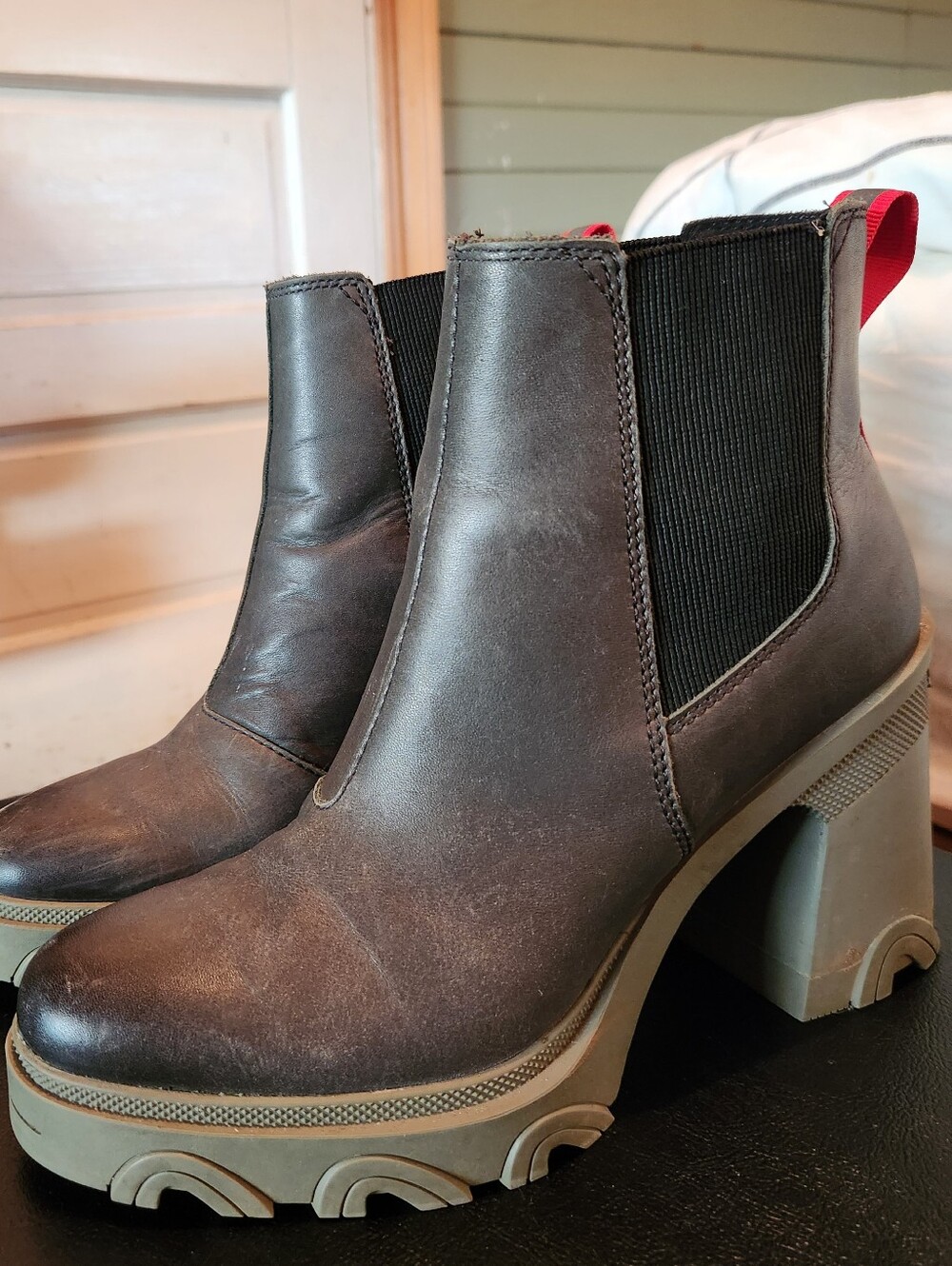 Sorel Women’s Chunky Chelsea Boot in Green with Red Pull Tab